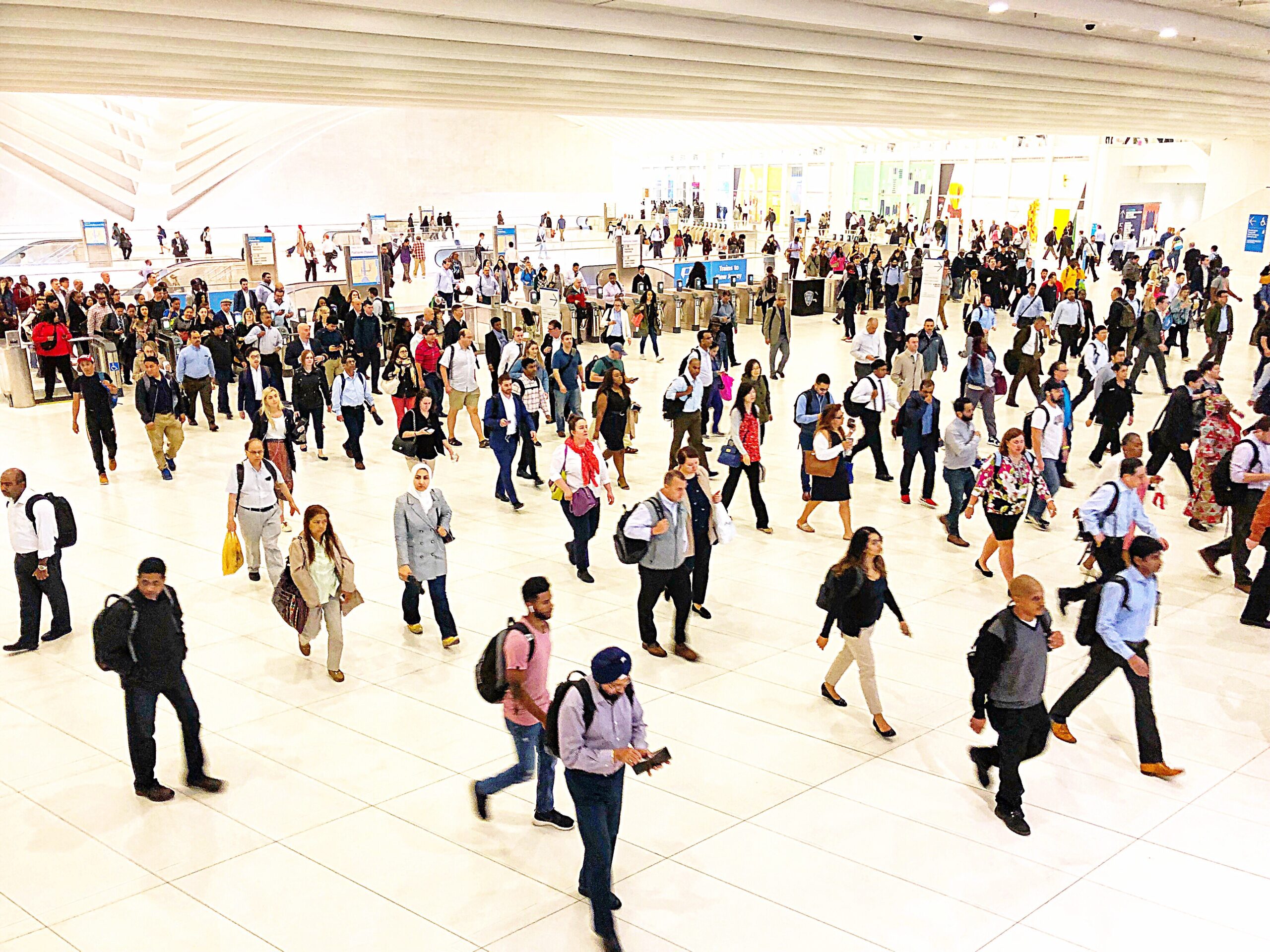 commuters-at-the-oculus-train-station-2024-11-27-00-28-51-utc